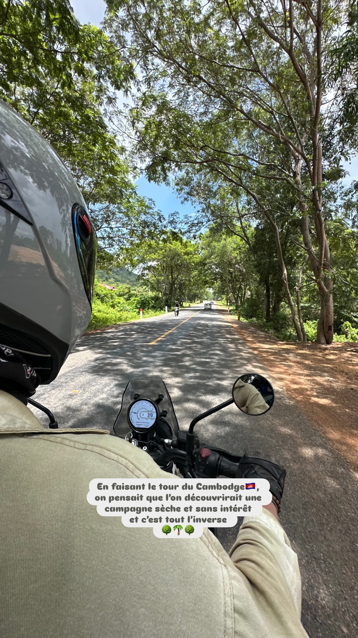 Une route ombragée dans le parc naturel de Phnom Tbeng