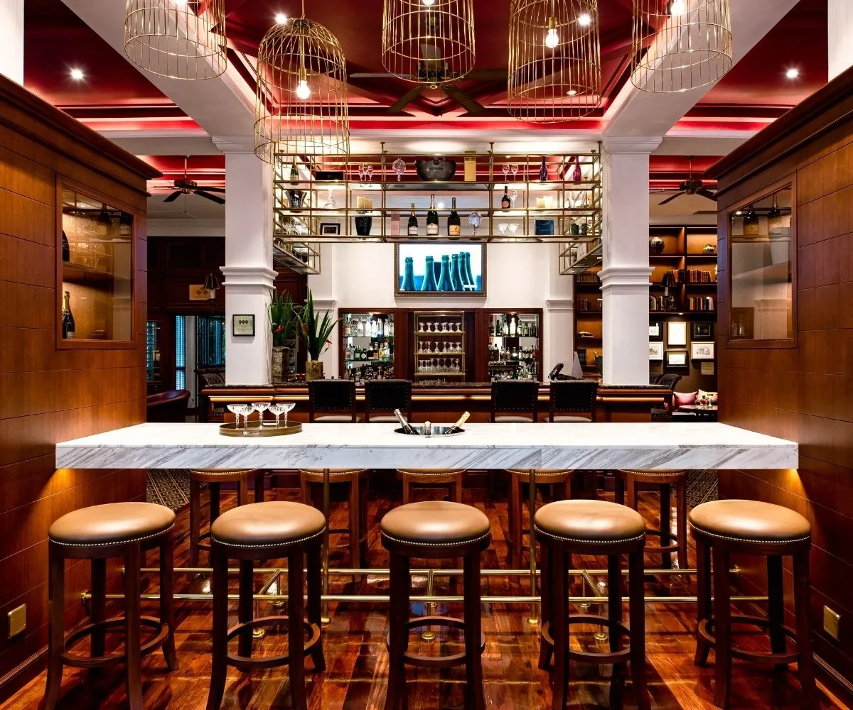 Explorer’s Tales Champagne Bar