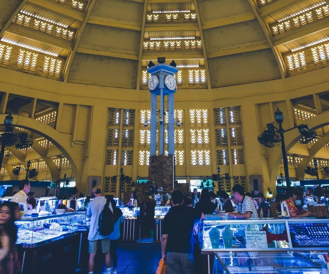 Central Market (Phsar Thmey)