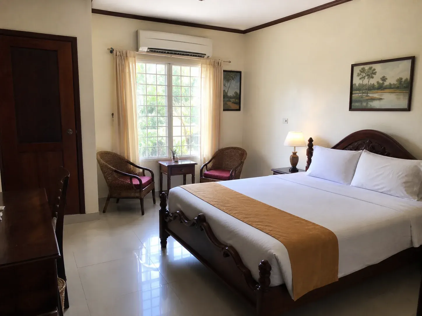 Royal Hotel