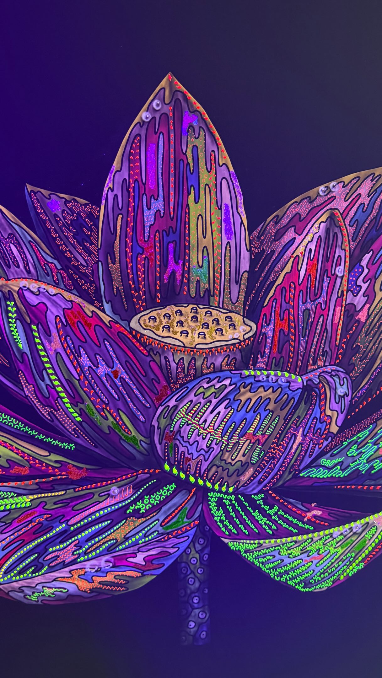 Wait for the transformation… 🪄🇰🇭🖼️
Cambodian artist Rith Bonrotanak @partic